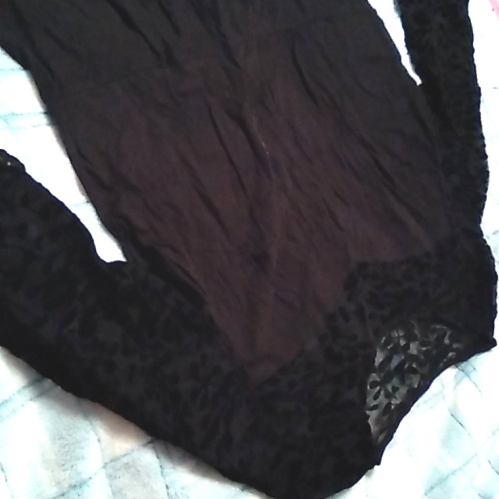 Peplum Black top with lace sleeves 22/24.  ❤ Denim 24/7 New in package.